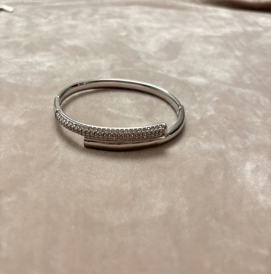 Armband - Barely Holding On