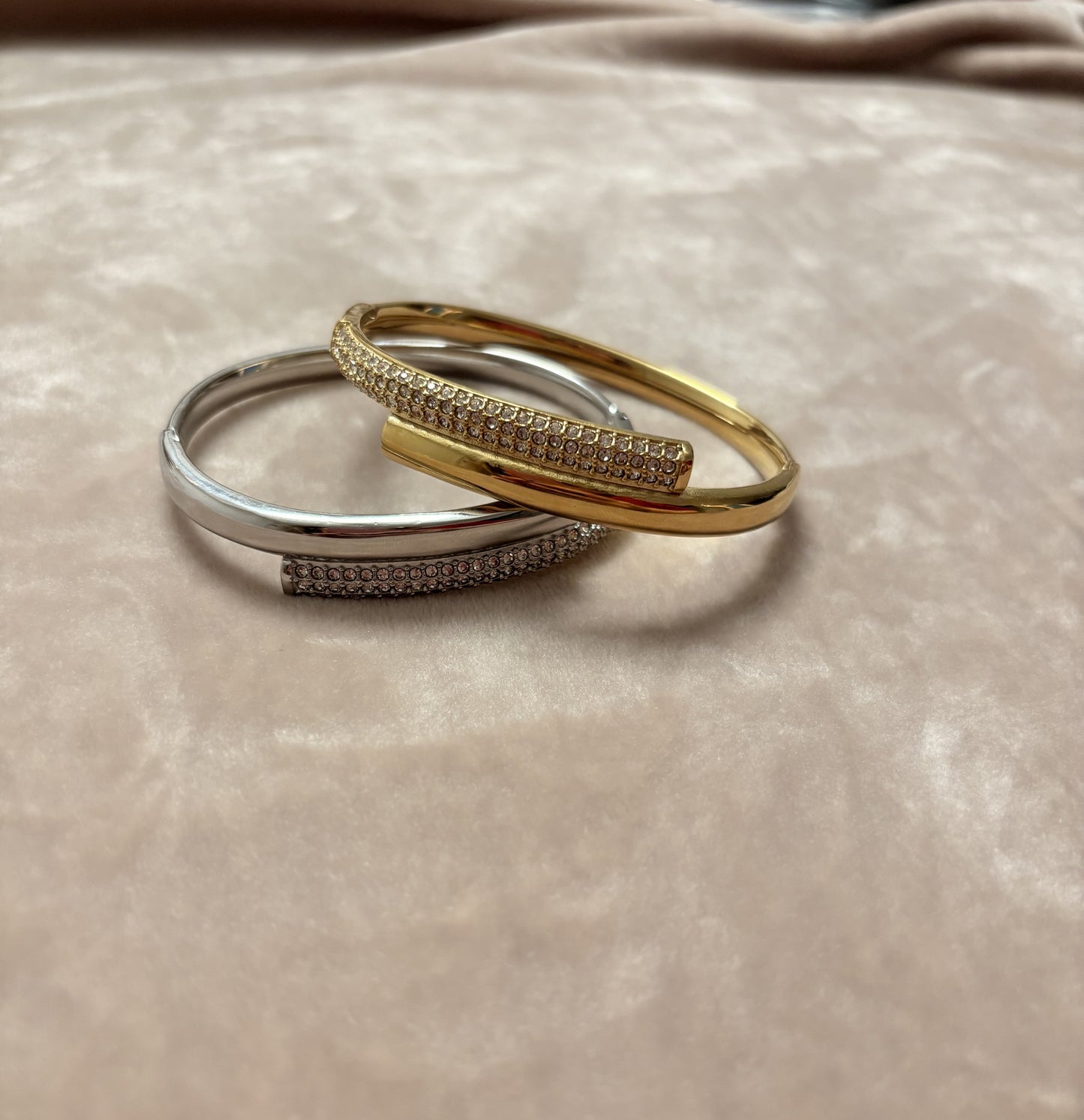 Armband - Barely Holding On