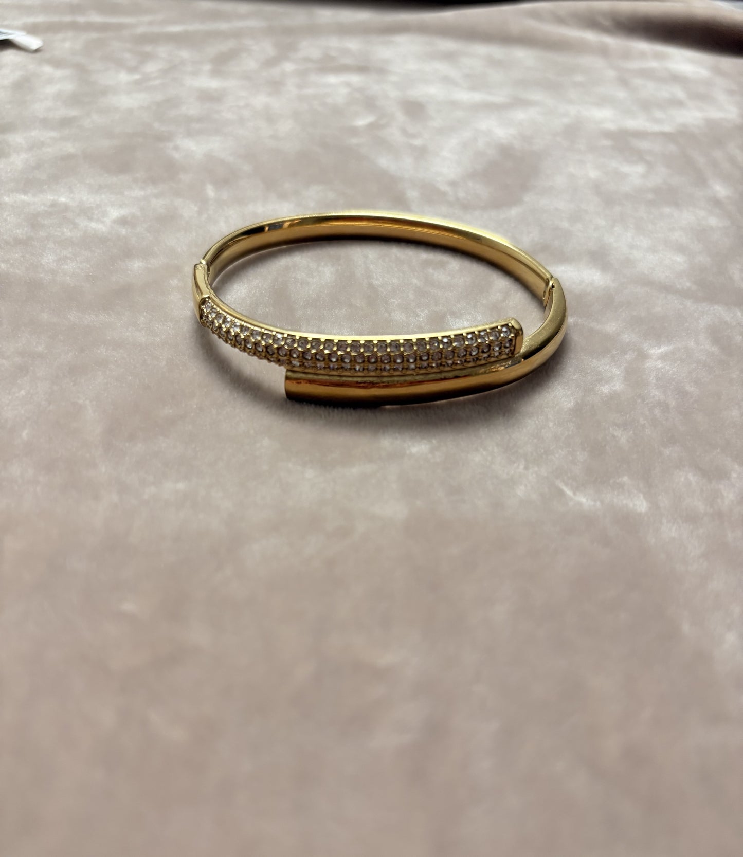 Armband - Barely Holding On