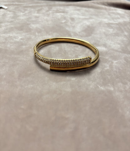 Armband - Barely Holding On