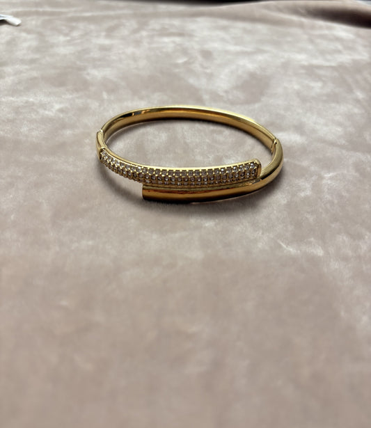 Armband - Barely Holding On