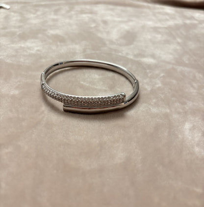 Armband - Barely Holding On